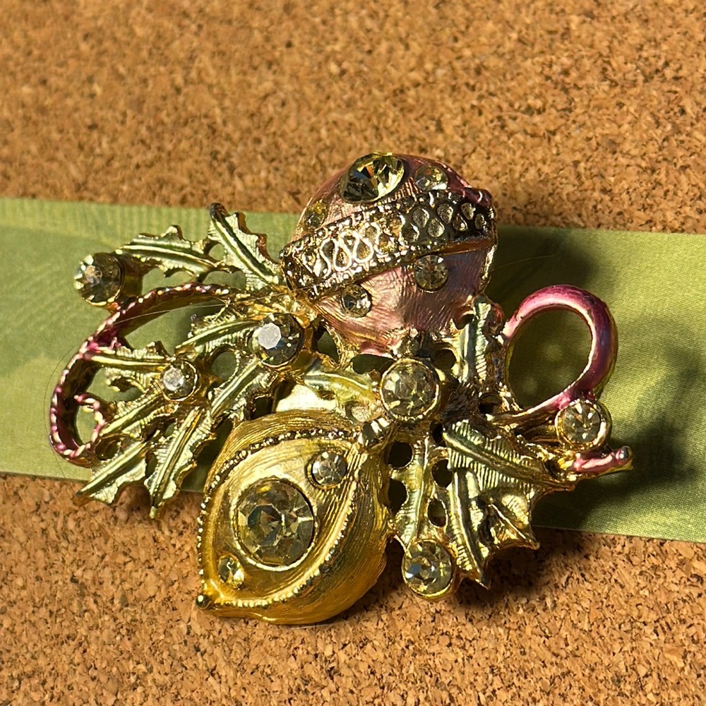 Christmas 2 brooch/pins w/rhinestones & pink & green enamel - Picture 2 of 7